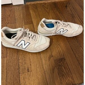 New Balance Tennis Shoes